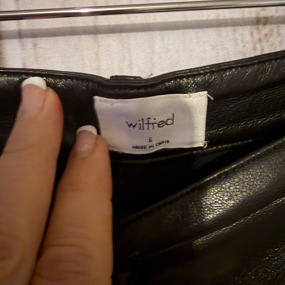 Wilfred Aritzia Faux Leather Straight Leg Pants Black Size
Small - Picture 3 of 7